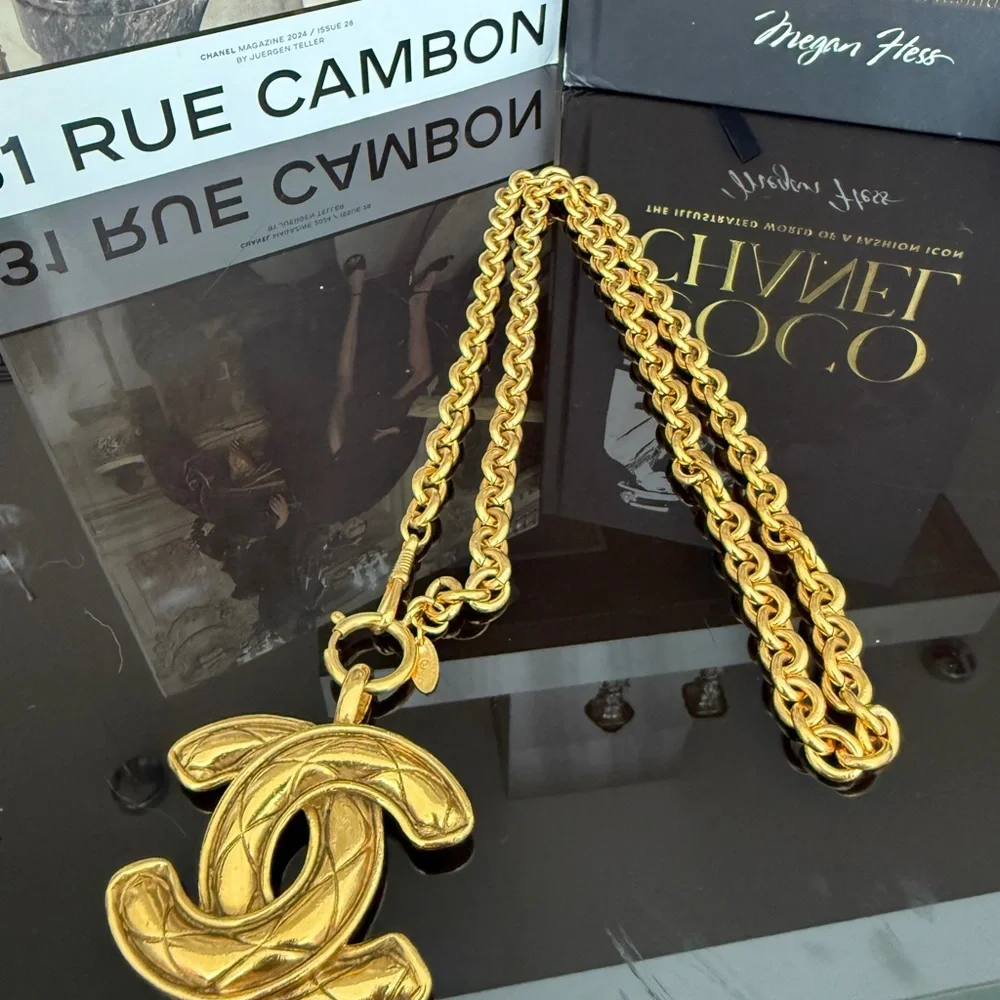 LOT 2223 JUMBO 24K gold plated CHANEL matelasse CC Pendant Necklace - Picture 4 of 9